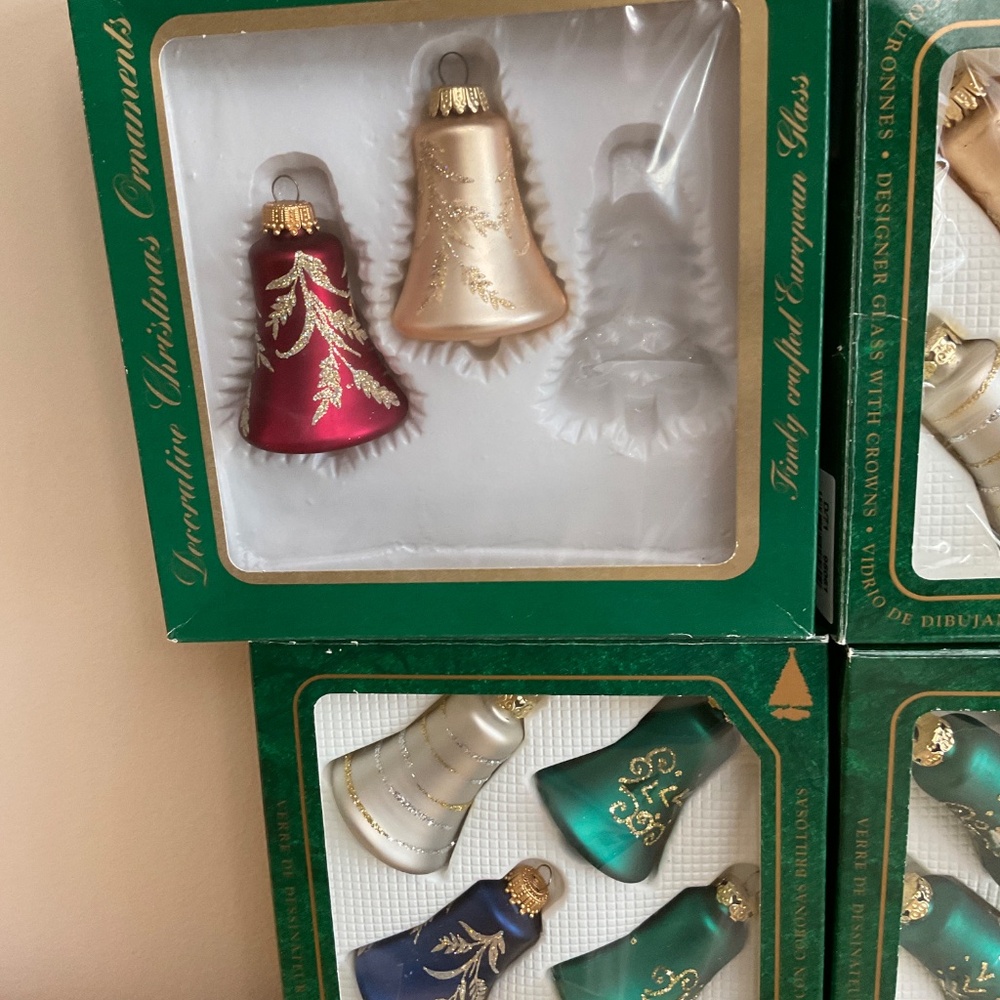✨  Sears Roebuck Christmas Bell Ornaments – 1980s European Glass Set of 20 Bells - Picture 4 of 8